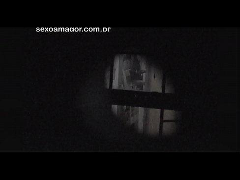 ❤️ Blondie bi dizî ji hêla dengbêjek taxê ve ku li pişt kerpîçên vala veşartiye, vîdyoyek tê kişandin ️❌ Porno fb li ku.raceporn.ru ️❤